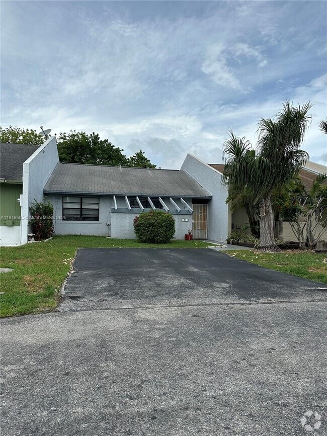 Building Photo - 1211 Sandpiper Blvd