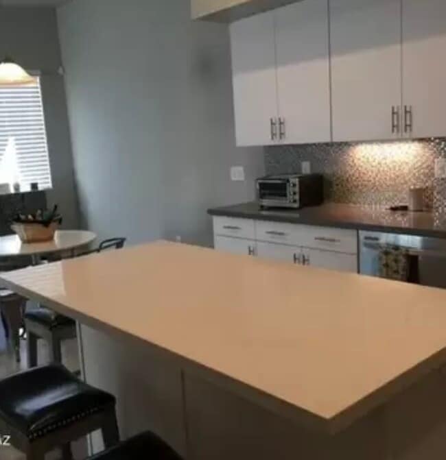 Big Island - great for cooking and working - 866 E Millenium Ct