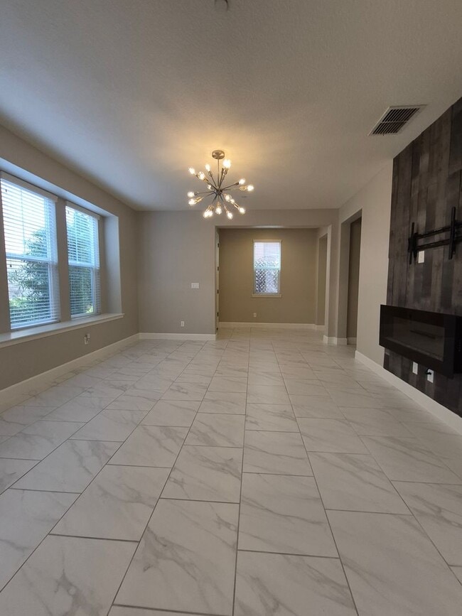 Foto del edificio - Gorgeous 4bd/2.5ba Two Story Home In Roseville!