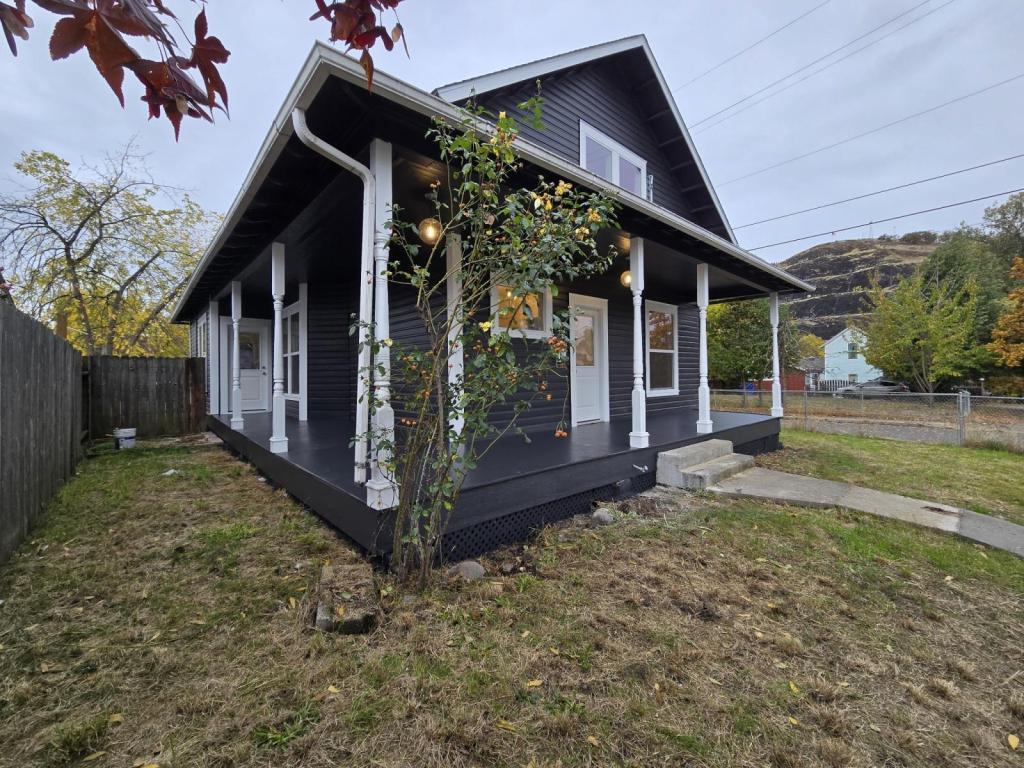 Primary Photo - 205 SE Lane Ave