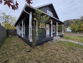 Building Photo - 205 SE Lane Ave