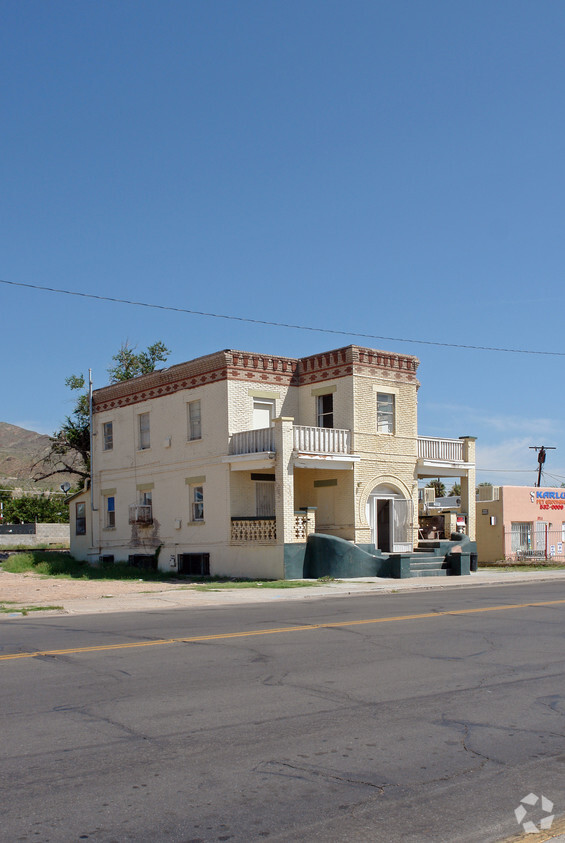 Building Photo - 2207 Montana Ave