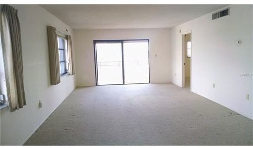 Building Photo - 1400 1st Ave W