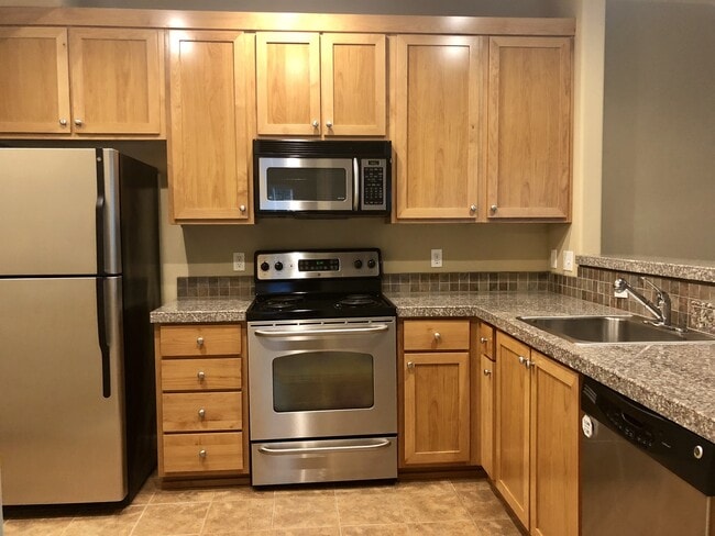 Building Photo - Cute 1BD Single Level Condo in Sherwood!  ...