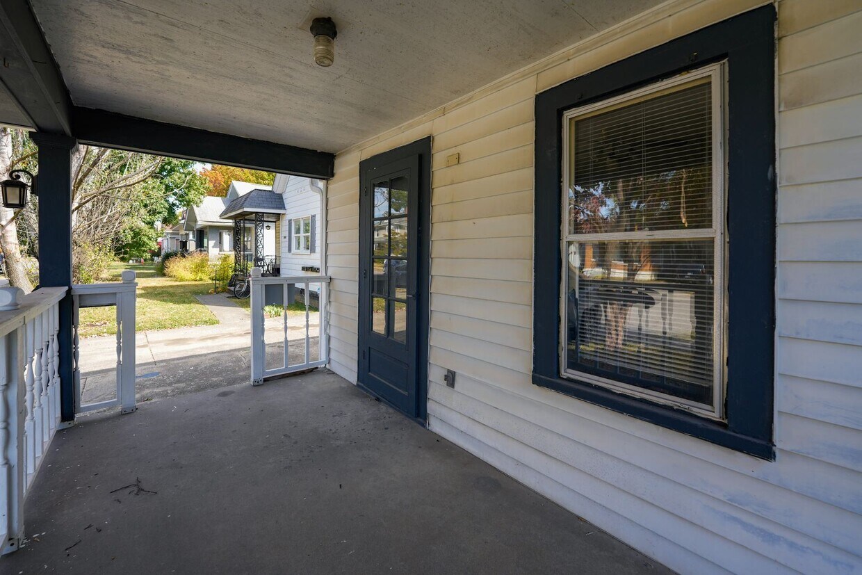 2 br, 1 bath House 1808 E Oak Street House Rental in New Albany, IN