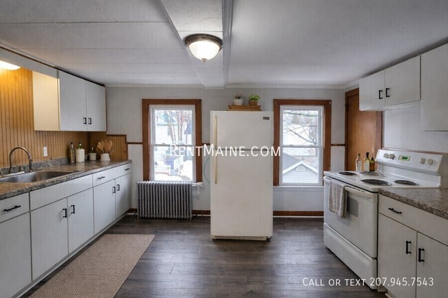 Building Photo - 302 Turner St