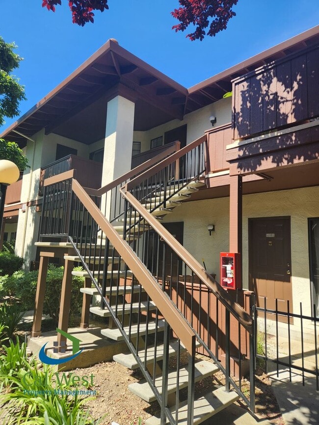 Building Photo - 455 Costa Mesa Terrace