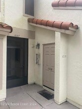 Building Photo - 1039 Country Club Dr