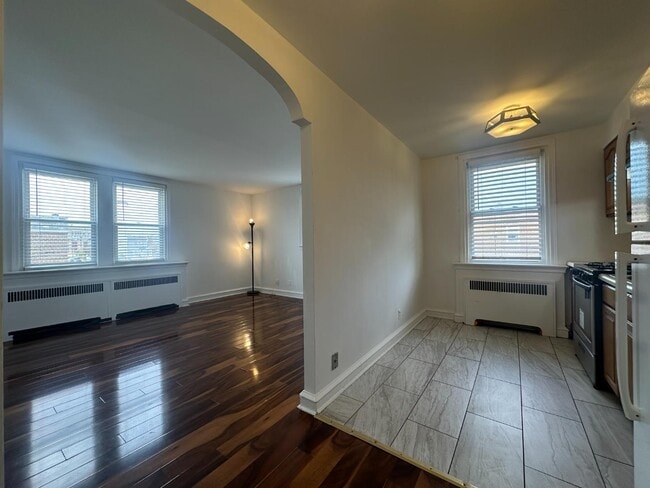 Building Photo - 4401 Oakmont St