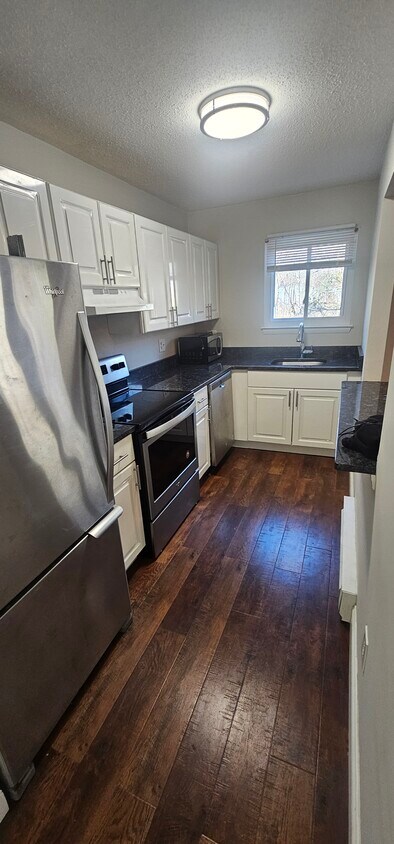 Primary Photo - 19 Somers St