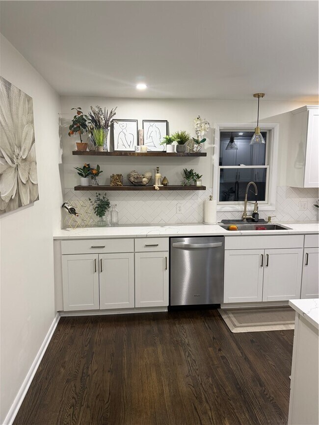 Foto del edificio - 1560 Blossom Rd