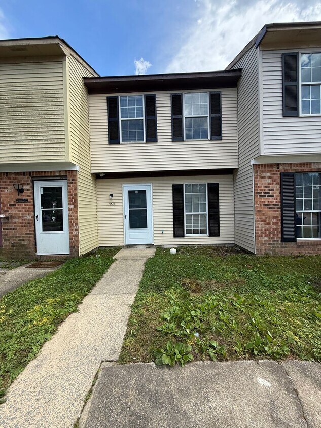 Foto principal - Move-In Ready 2BR Home Near Coast Guard Base!