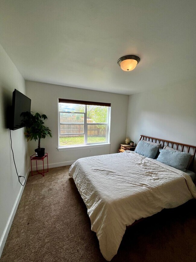 Foto del edificio - Three Bedroom Home for Lease in West Bozem...