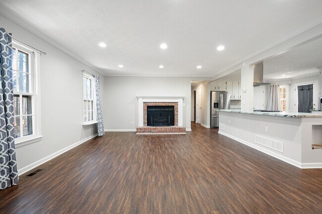 Foto del edificio - Beautifully Renovated Raised Ranch near Lake Allatoona