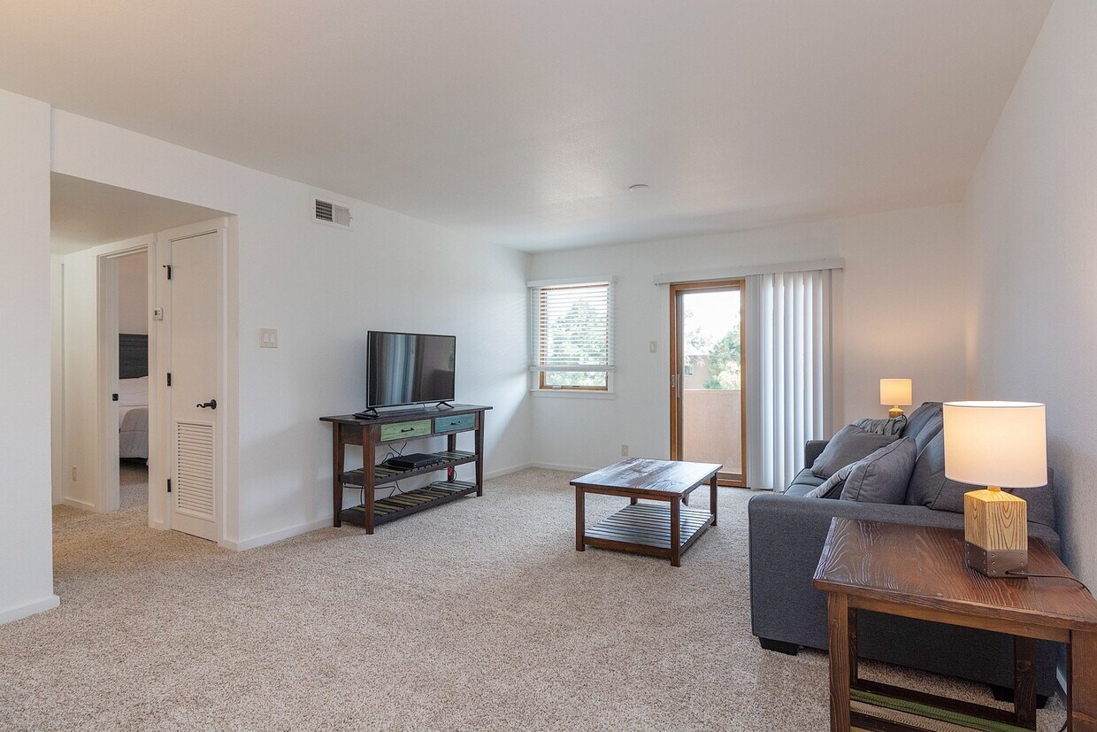 Foto principal - Fully Furnished One Bedroom Condo Availabl...