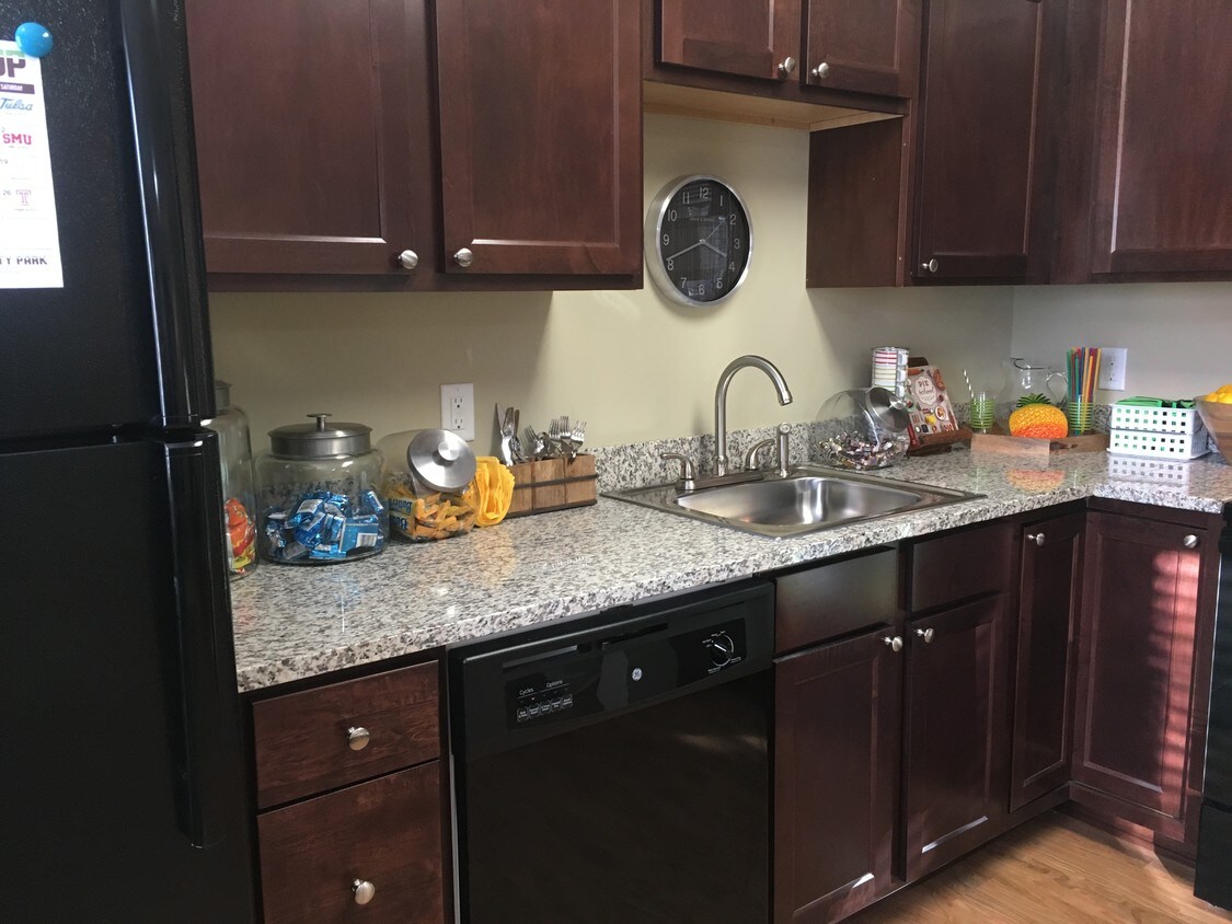 Área de cocina - 1108 E 10th St