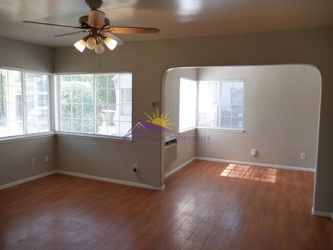 Foto del edificio - Remodeled 2 Bed 1 Bath 872 Sq. Ft. North S...