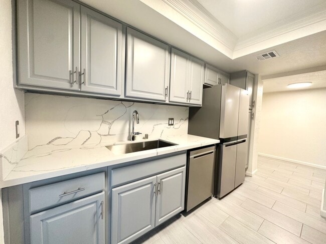 Building Photo - AVAILABLE NOW! 2 Bedroom 2 Bath UPDATED Co...