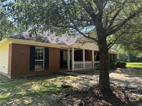 Building Photo - 106 Trellis Way
