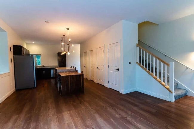 Building Photo - 11 Academy St