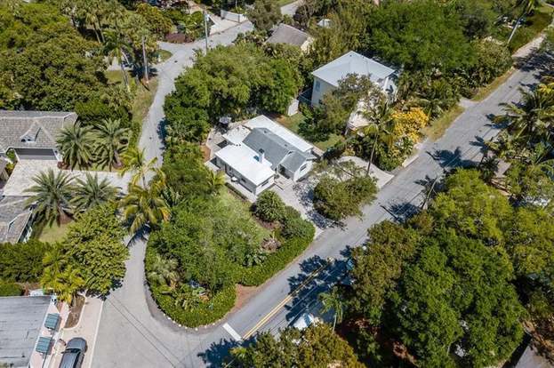 Foto del edificio - 650 Coconut Dr