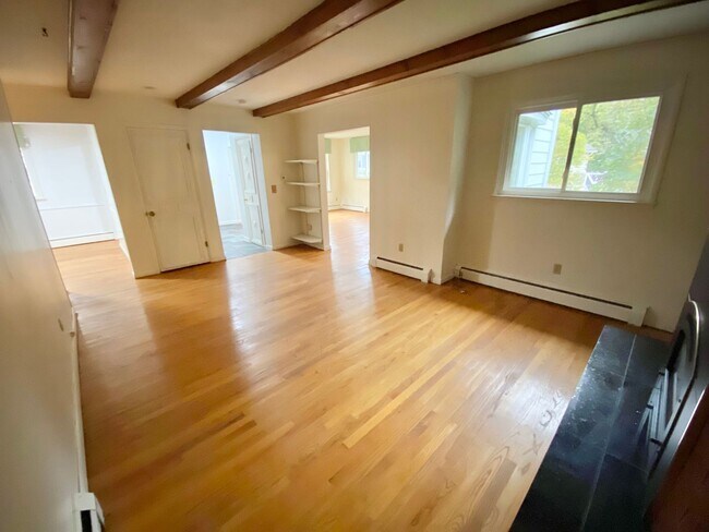 Building Photo - 4 Bedroom Home in Burlington VT Available ...