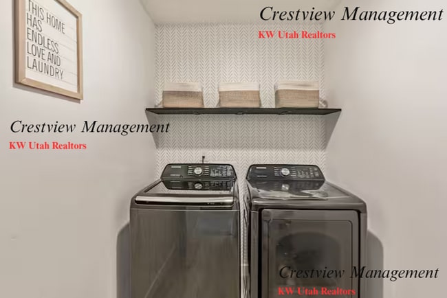Building Photo - Beautifully Maintained Townhouse in a Prime Location