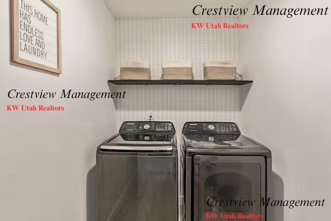 Foto del edificio - Beautifully Maintained Townhouse in a Prime Location