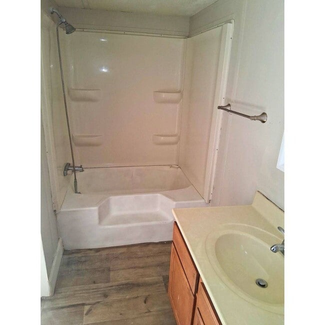 Foto del edificio - 2367 Parrott Dr