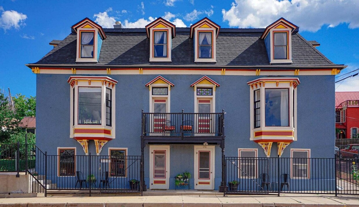 Primary Photo - 230 W 1st St