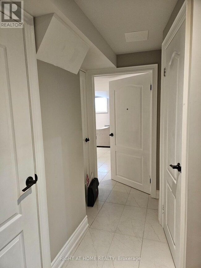Building Photo - 121 Badessa Cir