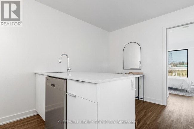 Building Photo - 1354 Carling Ave