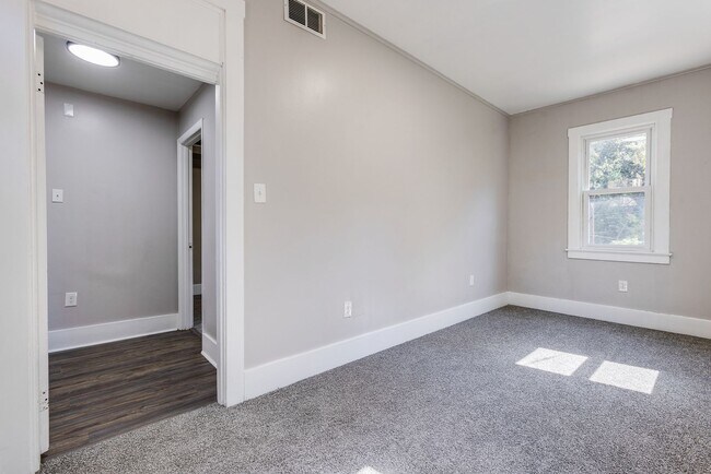 Foto del edificio - 2641 S 18th St