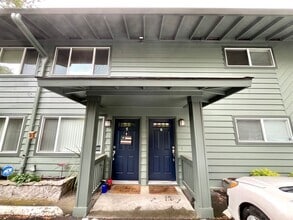Building Photo - 1035 SW Bertha Blvd