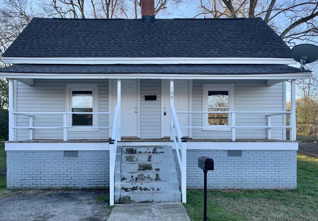 Primary Photo - 109 2nd St