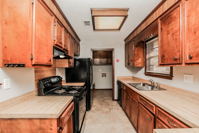 Building Photo - 509 Bruin Ave