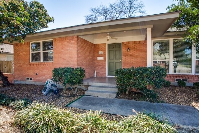 Building Photo - 10616 Lake Haven Dr