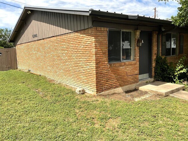 Building Photo - 6908 Circle S Rd