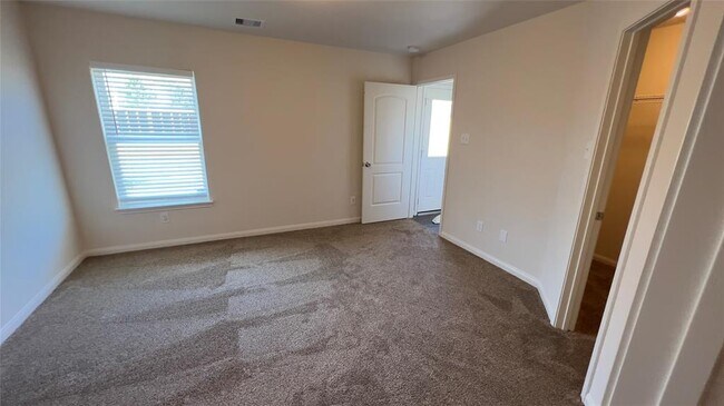 Foto del edificio - 22510 Guncotton Ave