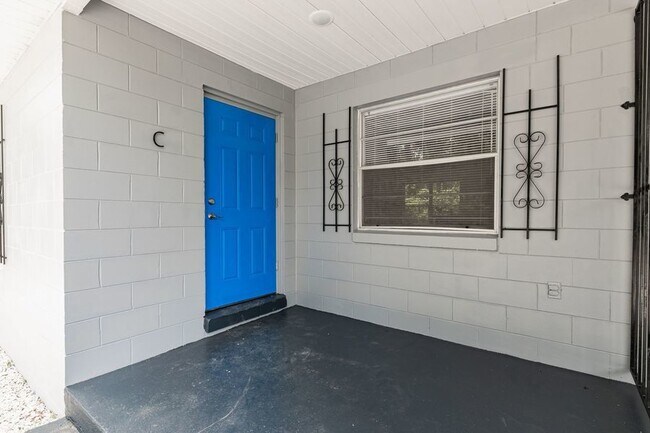 Building Photo - 430 Avenue B NE, Unit C