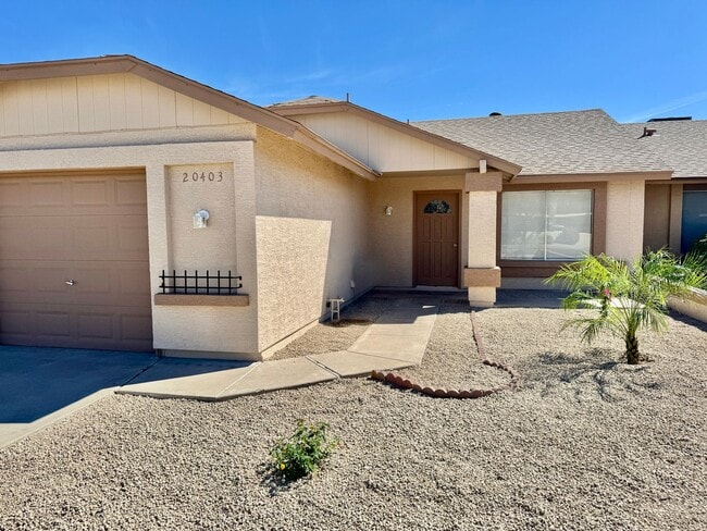 Foto del edificio - 2 Bedroom/2 Bath Home! Has Backyard, One Car Garage, NO HOA!