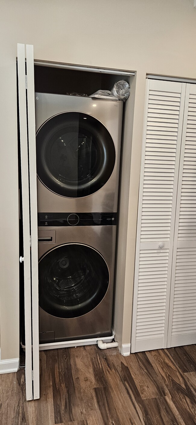 Building Photo - 2016 1st St NW