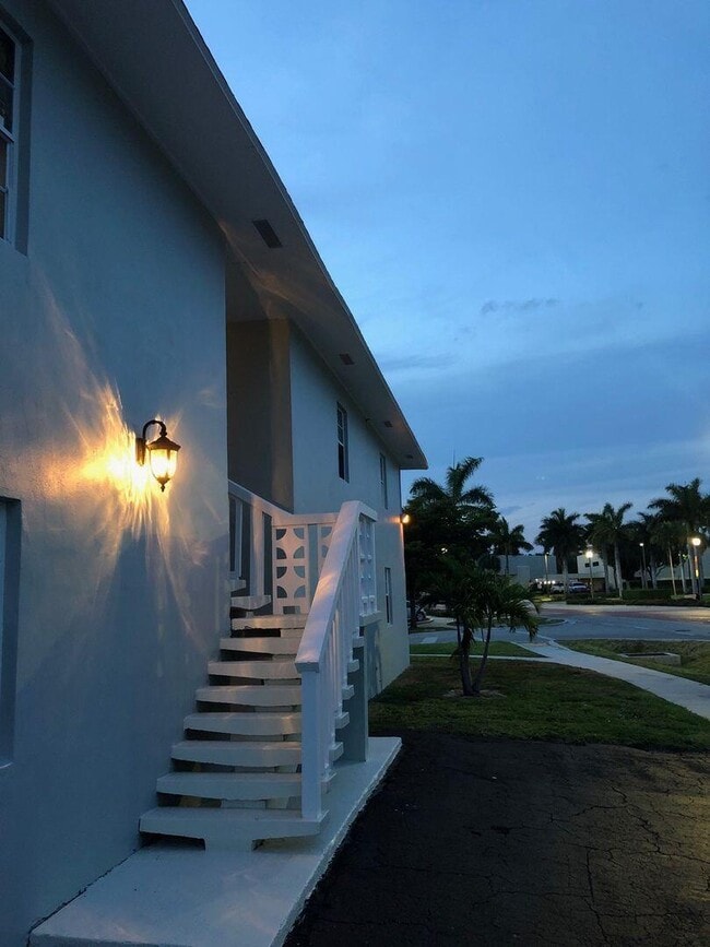 Foto del edificio - 2716 Vandiver Dr