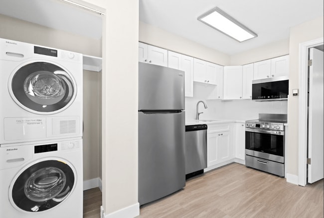 Photo - 3075 Broadway St Apartments