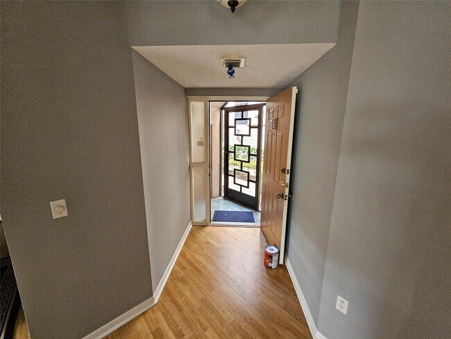 Foto del edificio - 5203 Europa Dr