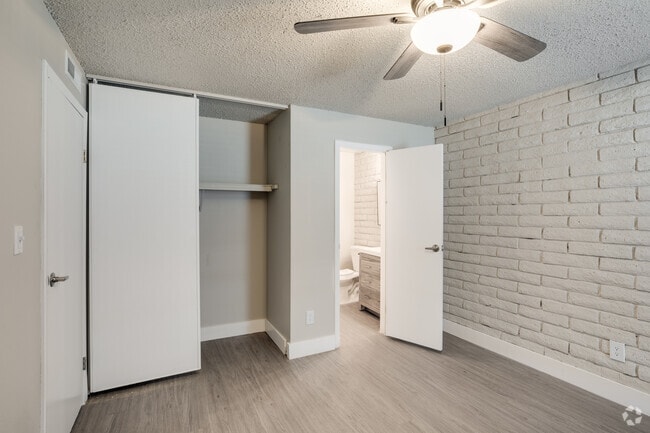 2BR, 2BA - 955 SF - The Gaucho on Glendale Apartments