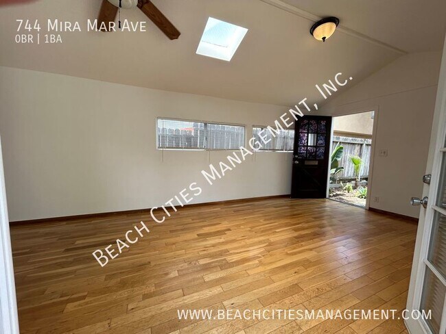 Building Photo - Charming Studio Back House with Parking