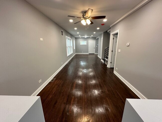 Building Photo - 559 N Long Ave