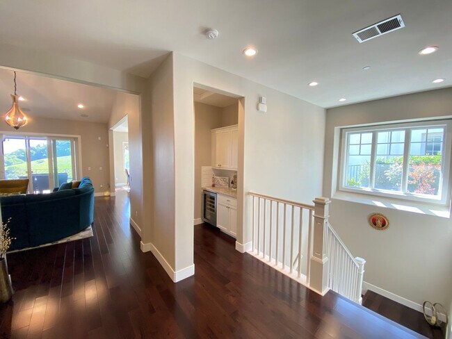 Foto del edificio - Wilder, Orinda!!!  4 Bed, 4.5 Bath, apx 3,380 Sq Ft.