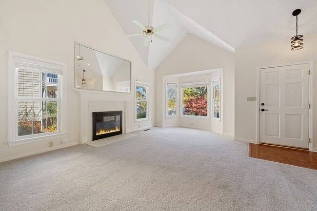 Building Photo - Price Change - Spacious 3 Bedroom, 2 Bath ...